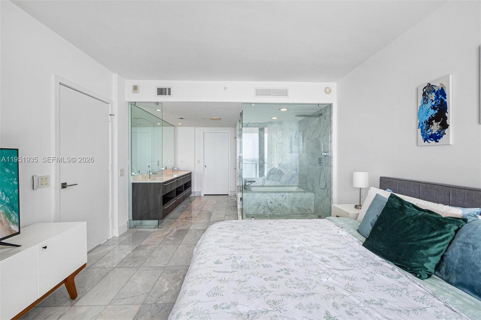 ONE PARAISO CONDO - Residential