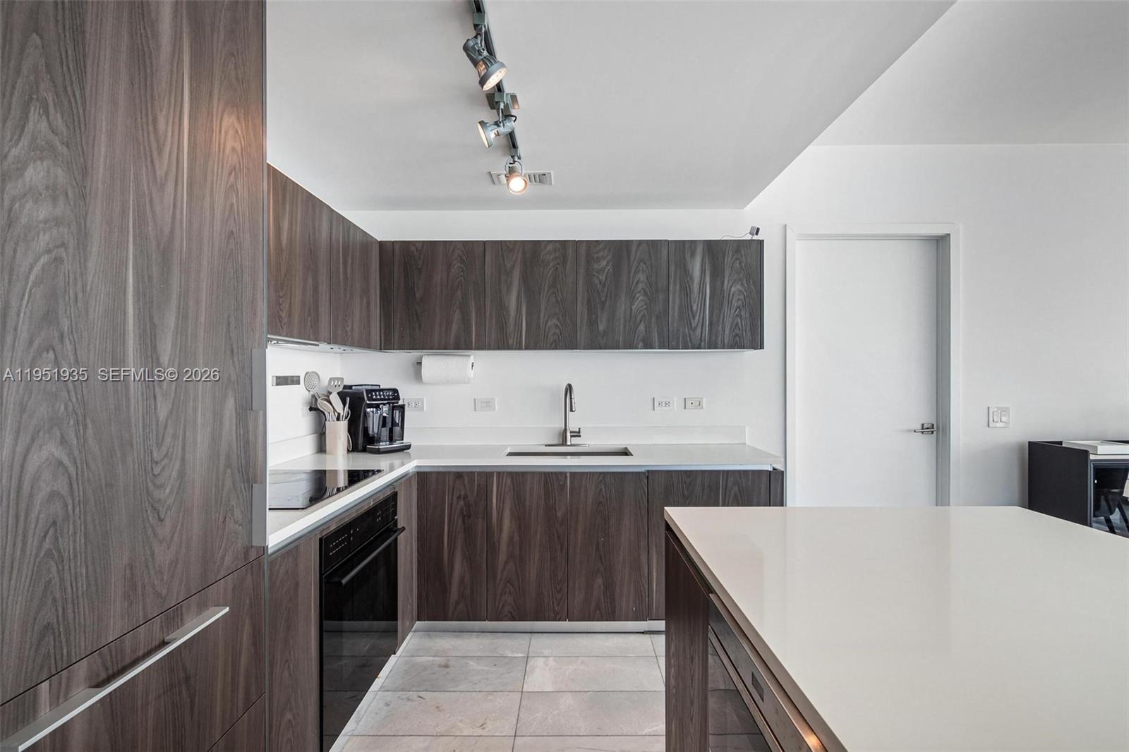 ONE PARAISO CONDO - Residential