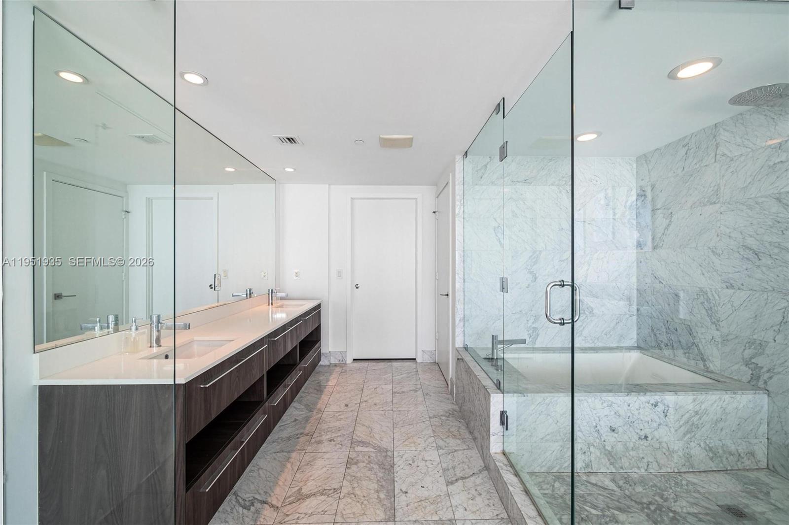 ONE PARAISO CONDO - Residential