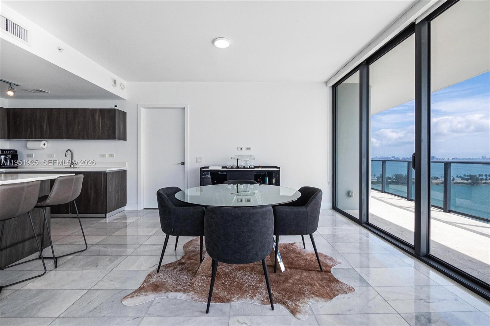 ONE PARAISO CONDO - Residential