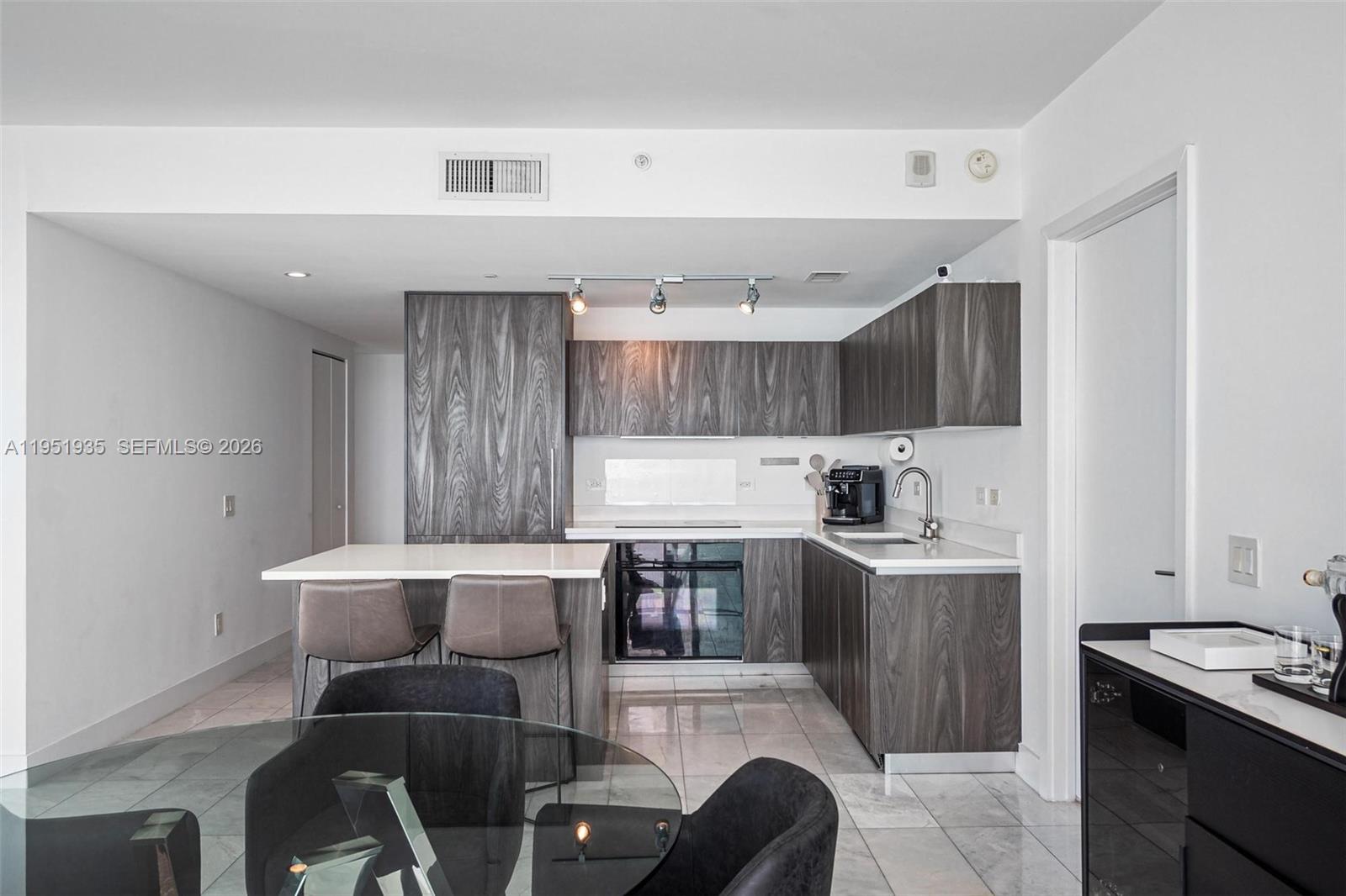 ONE PARAISO CONDO - Residential