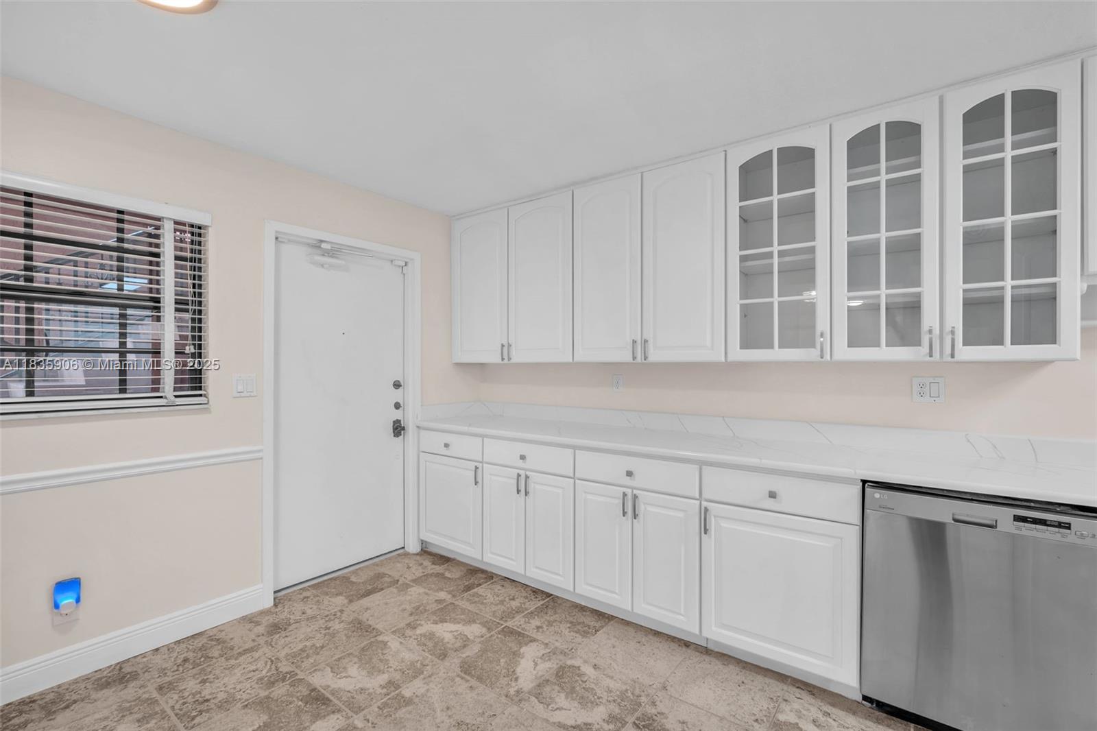 VILLA DEL VERDE CONDO - Residential Lease