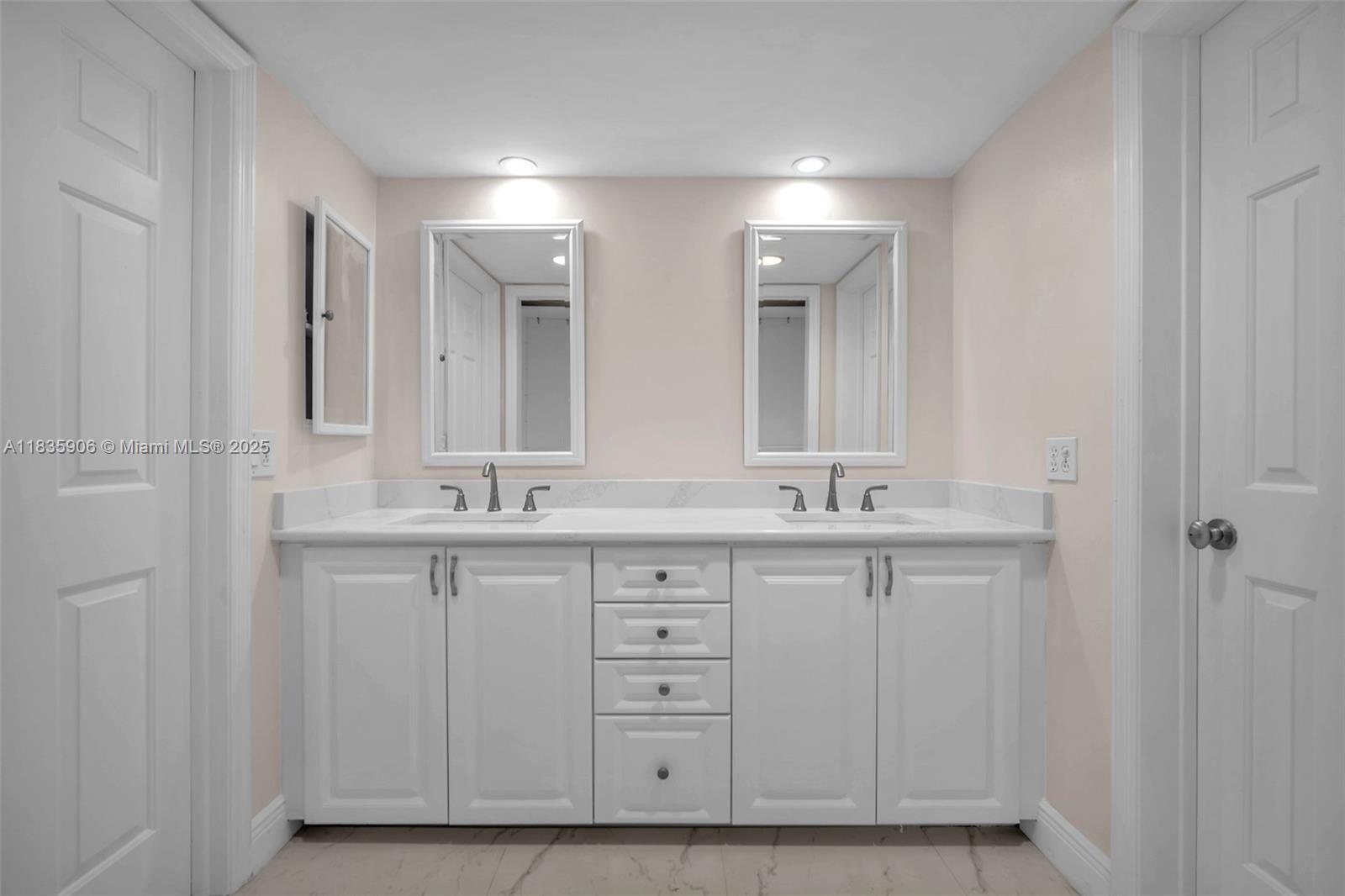 VILLA DEL VERDE CONDO - Residential Lease