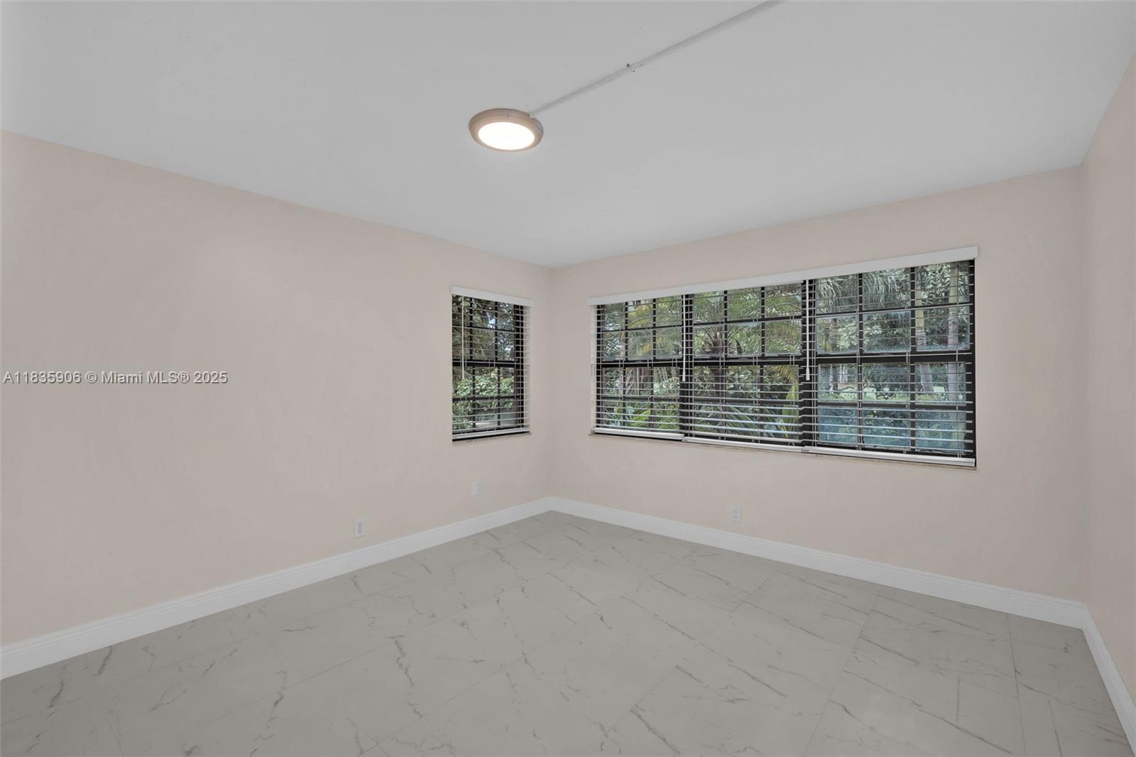 VILLA DEL VERDE CONDO - Residential Lease