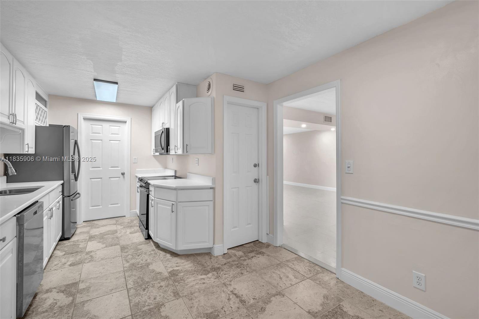 VILLA DEL VERDE CONDO - Residential Lease