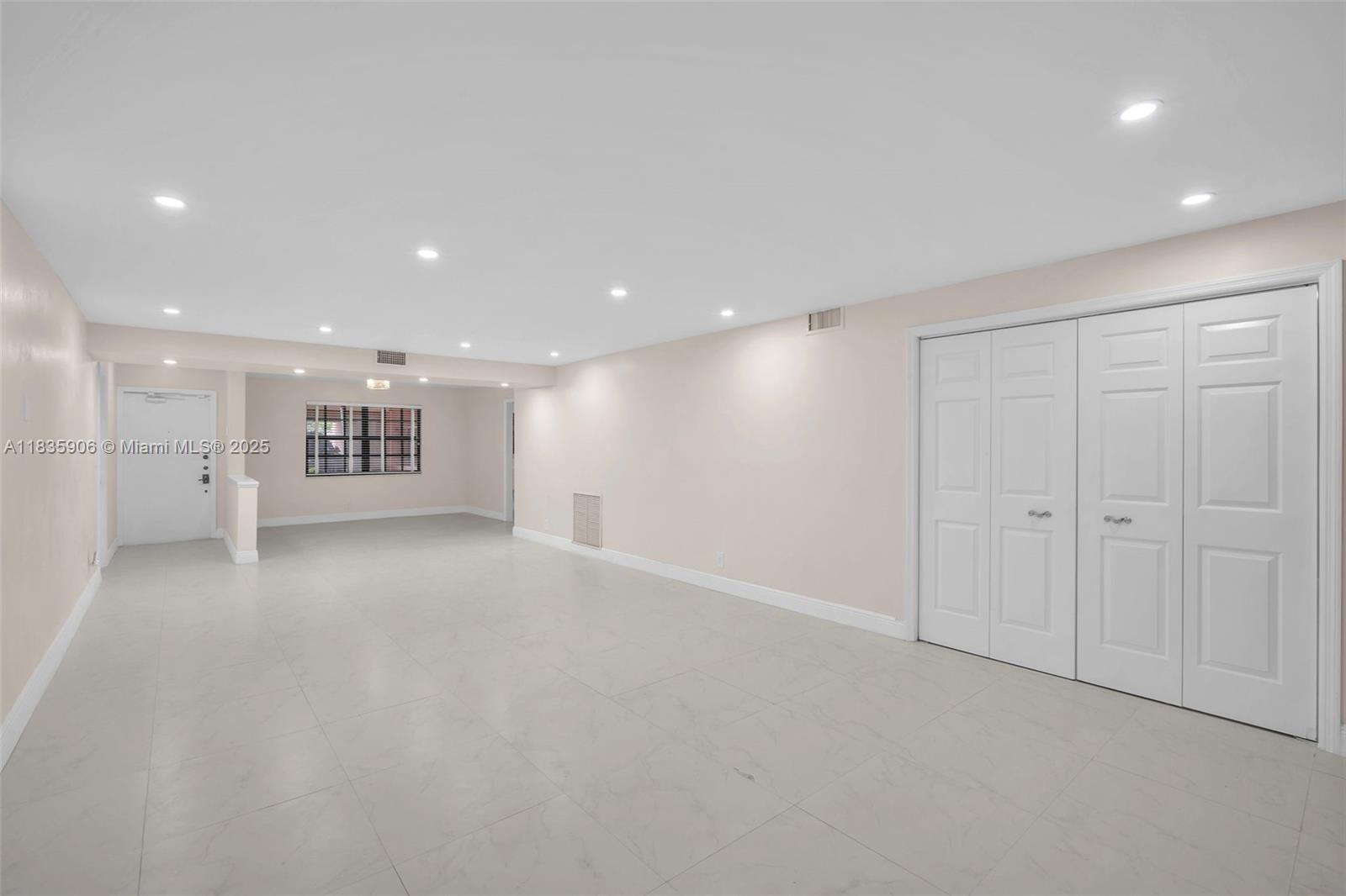 VILLA DEL VERDE CONDO - Residential Lease