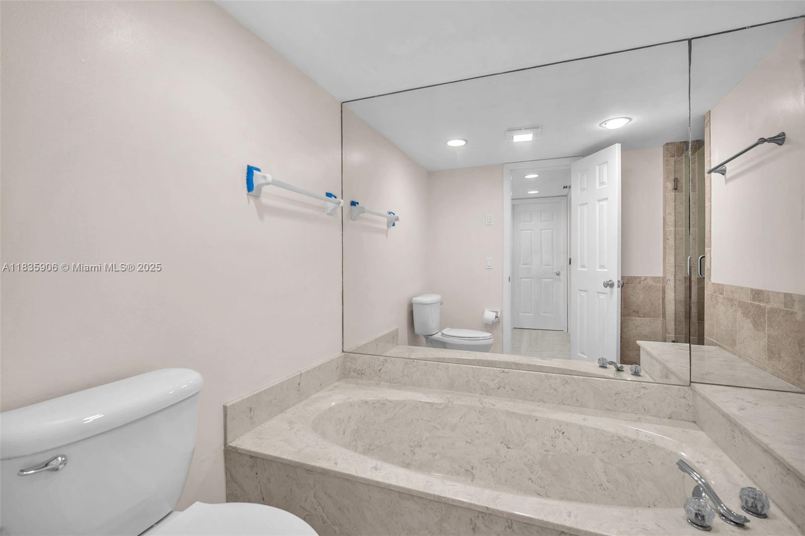 VILLA DEL VERDE CONDO - Residential Lease