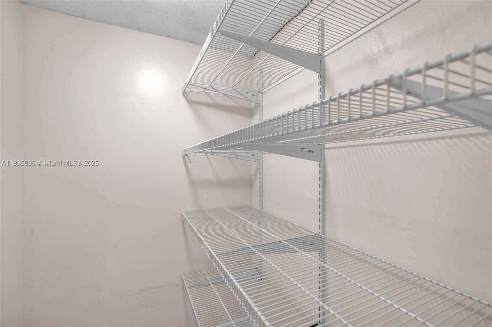 VILLA DEL VERDE CONDO - Residential Lease