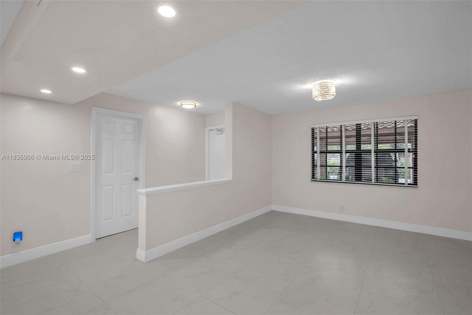 VILLA DEL VERDE CONDO - Residential Lease