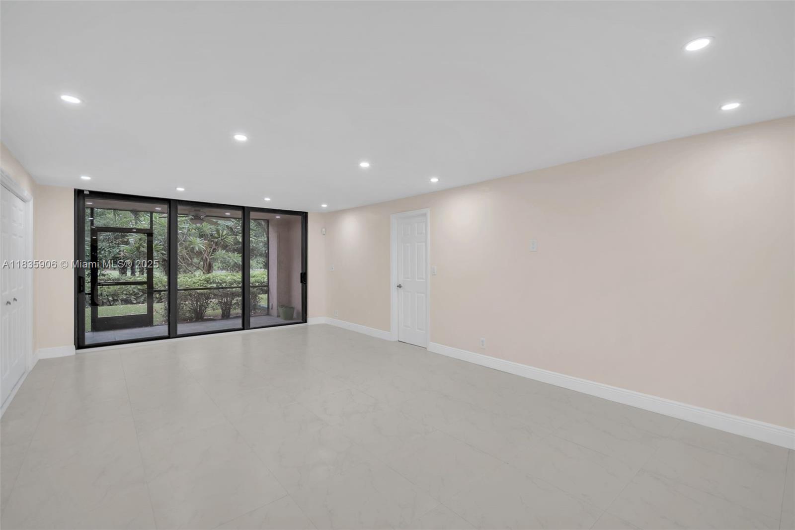 VILLA DEL VERDE CONDO - Residential Lease