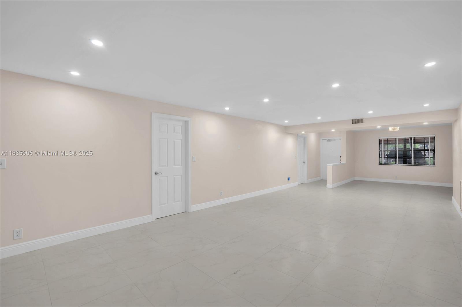 VILLA DEL VERDE CONDO - Residential Lease