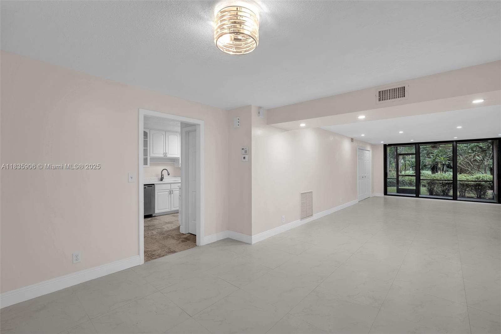 250 E Royal Palm Rd 1C