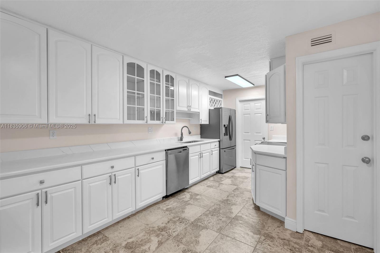 VILLA DEL VERDE CONDO - Residential Lease