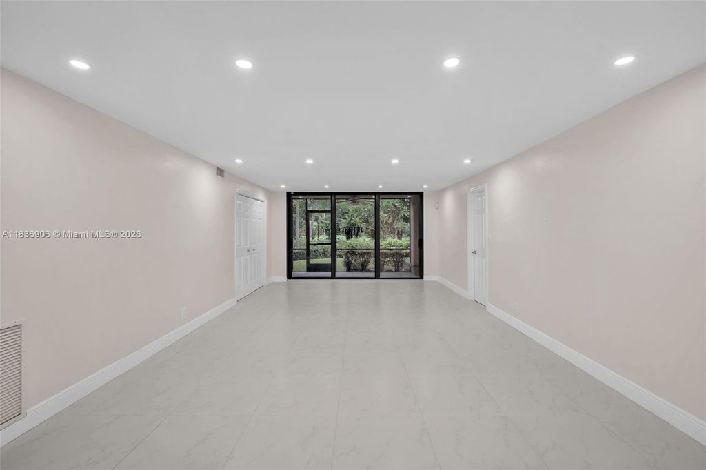 Photo of 250 E Royal Palm Rd #1C, Boca Raton, FL 33432 (MLS # A11835906)