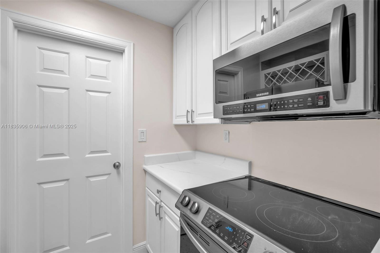 VILLA DEL VERDE CONDO - Residential Lease