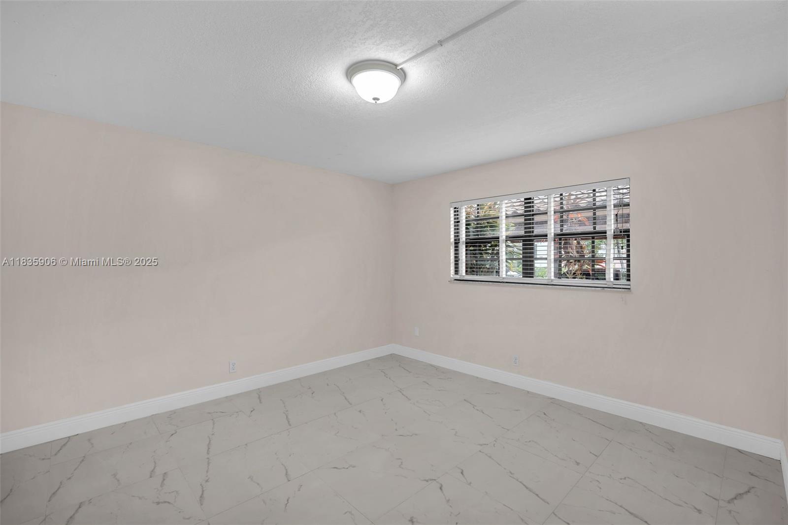 VILLA DEL VERDE CONDO - Residential Lease