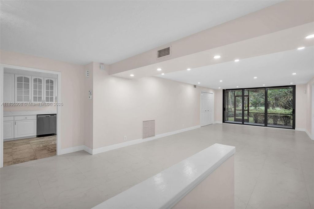 Photo of 250 E Royal Palm Rd #1C, Boca Raton, FL 33432 (MLS # A11835906)