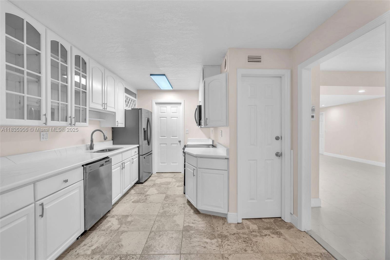 VILLA DEL VERDE CONDO - Residential Lease