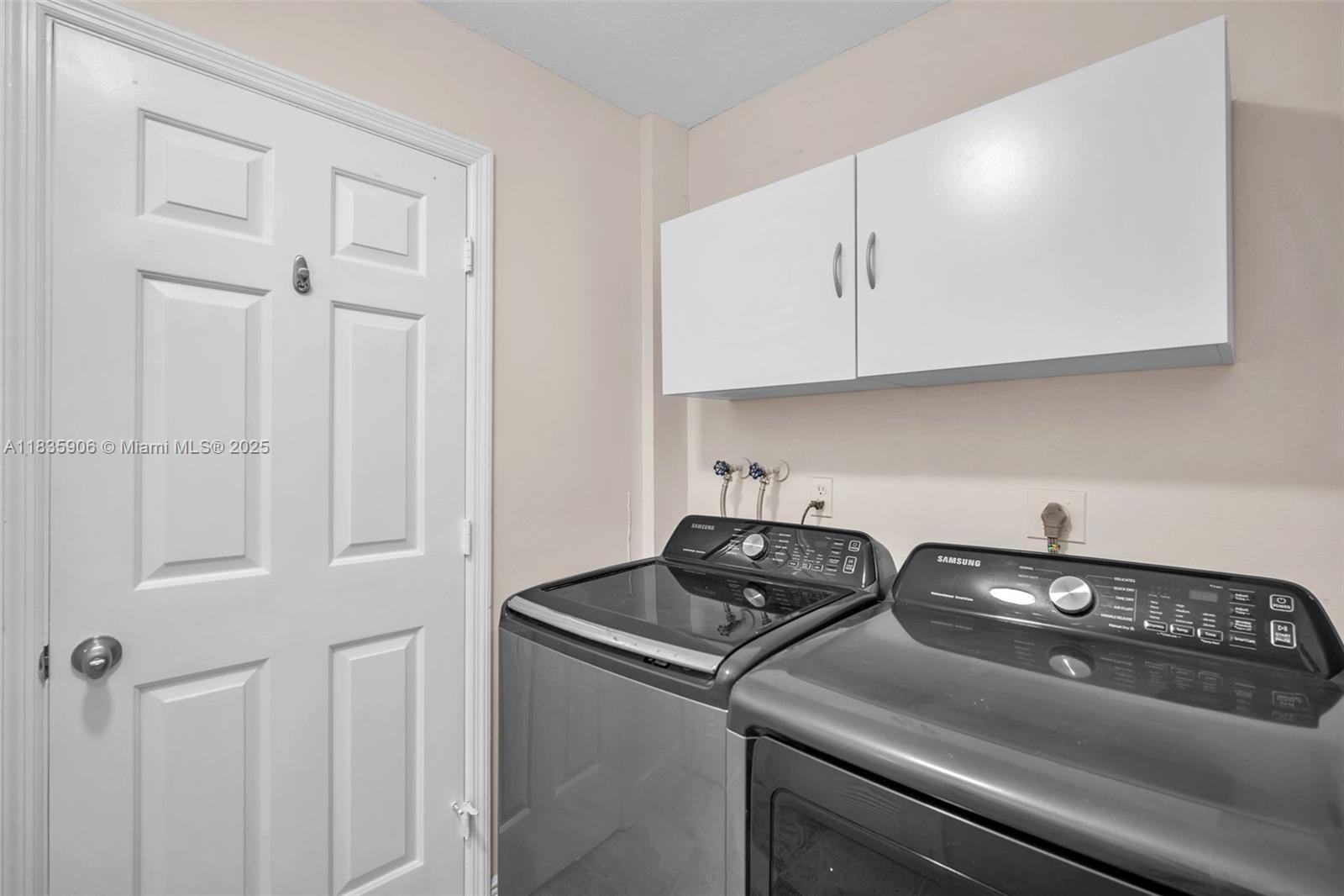 VILLA DEL VERDE CONDO - Residential Lease