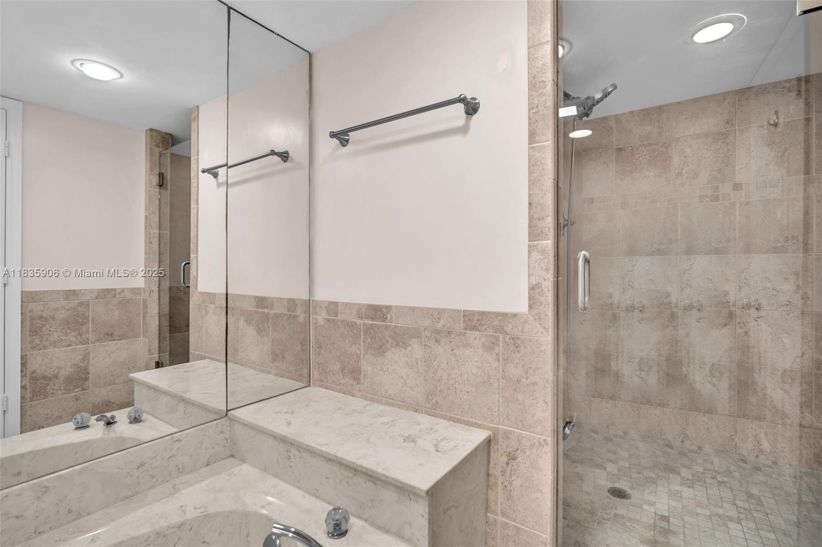 VILLA DEL VERDE CONDO - Residential Lease