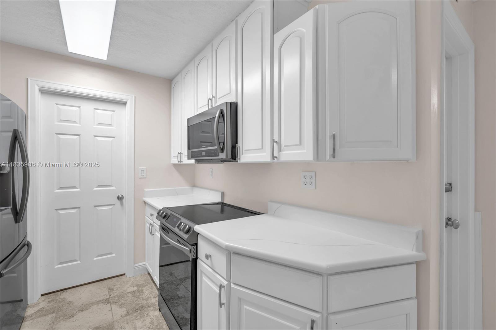 VILLA DEL VERDE CONDO - Residential Lease