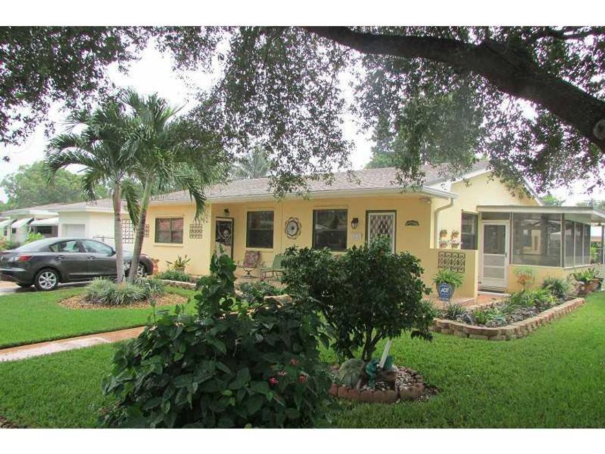 BACK-UP OFFERS ONLY. This home features a 2008 roof, updated windows, beautifully updated bathrooms, large pantry & laundry room with top of the line washer & dryer, tiled throughout, screened patio, HUGE fenced yard. Previous owners had garage profession ally converted and is a huge extra bonus room/inlaws quarters. Conventional or cash buyers only. Priced to sell immediately. Home offers a transferable two year termite warranty plan. Home is meticulously maintained. Read Show Assist instructions