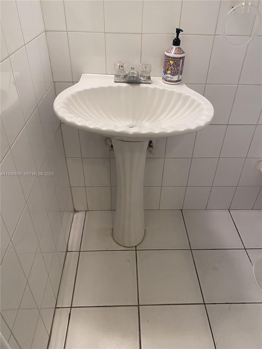 SURFSIDE VILLAS CONDO - Residential Lease