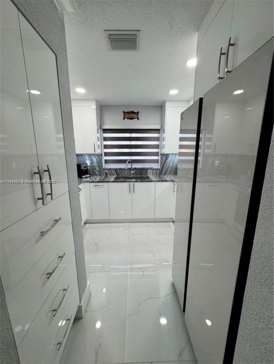 LAKE POINTE SEC 4 - Residential Lease