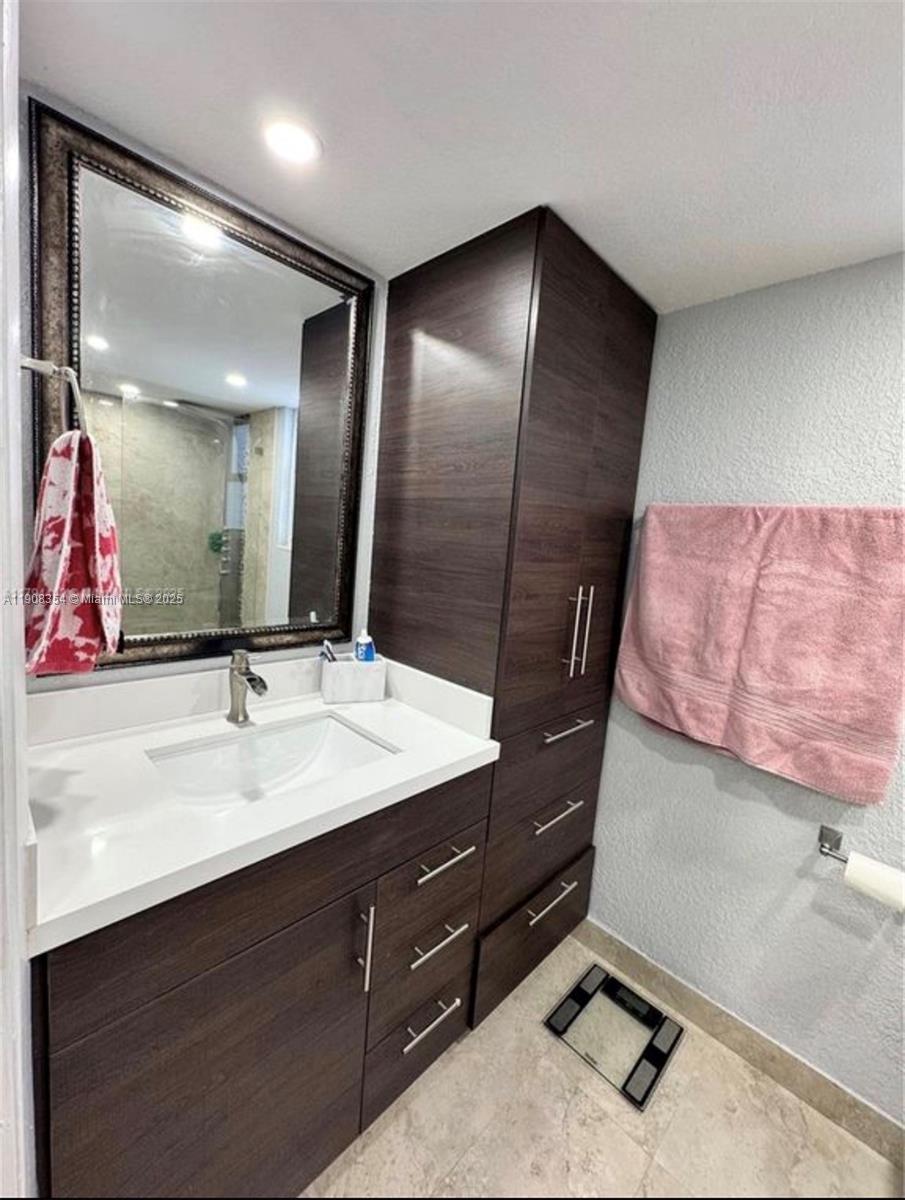 LAKE POINTE SEC 4 - Residential Lease