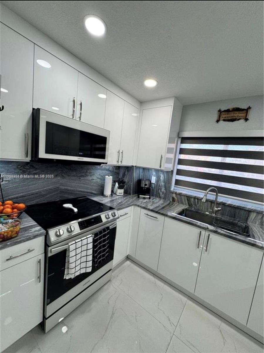 LAKE POINTE SEC 4 - Residential Lease