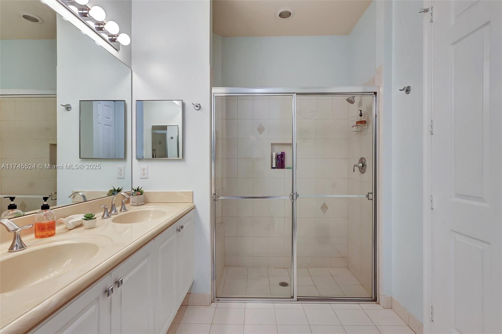 MARINER BAY - Residential Lease