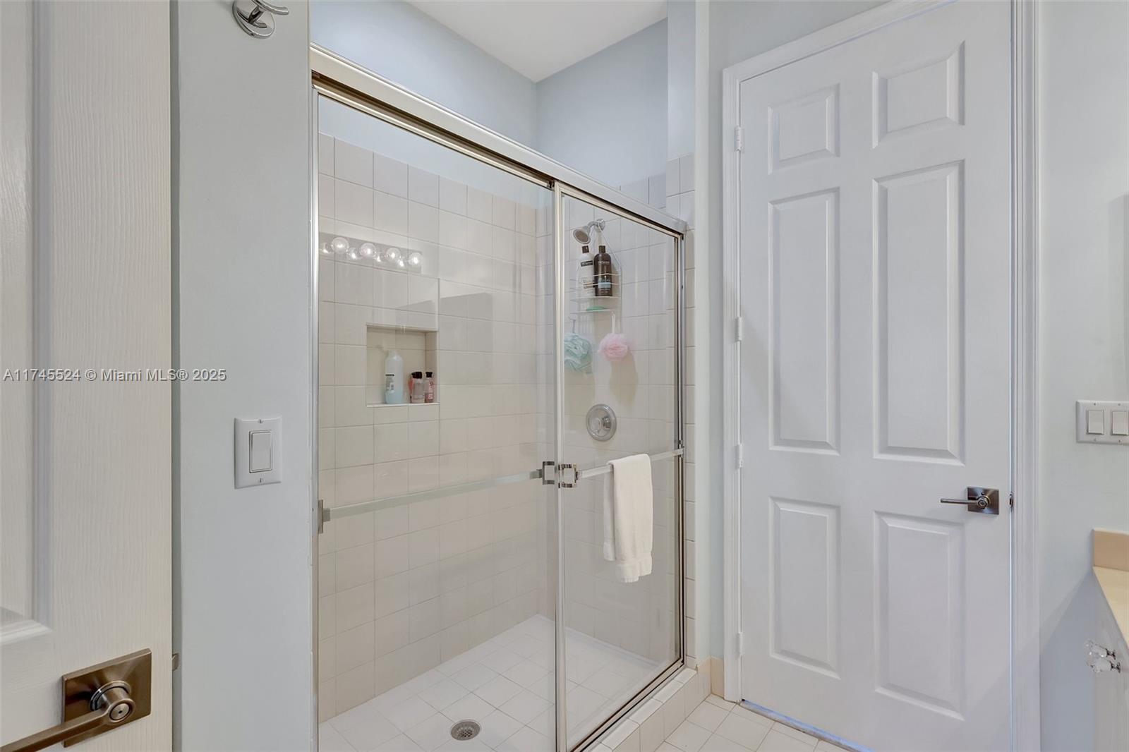 MARINER BAY - Residential Lease