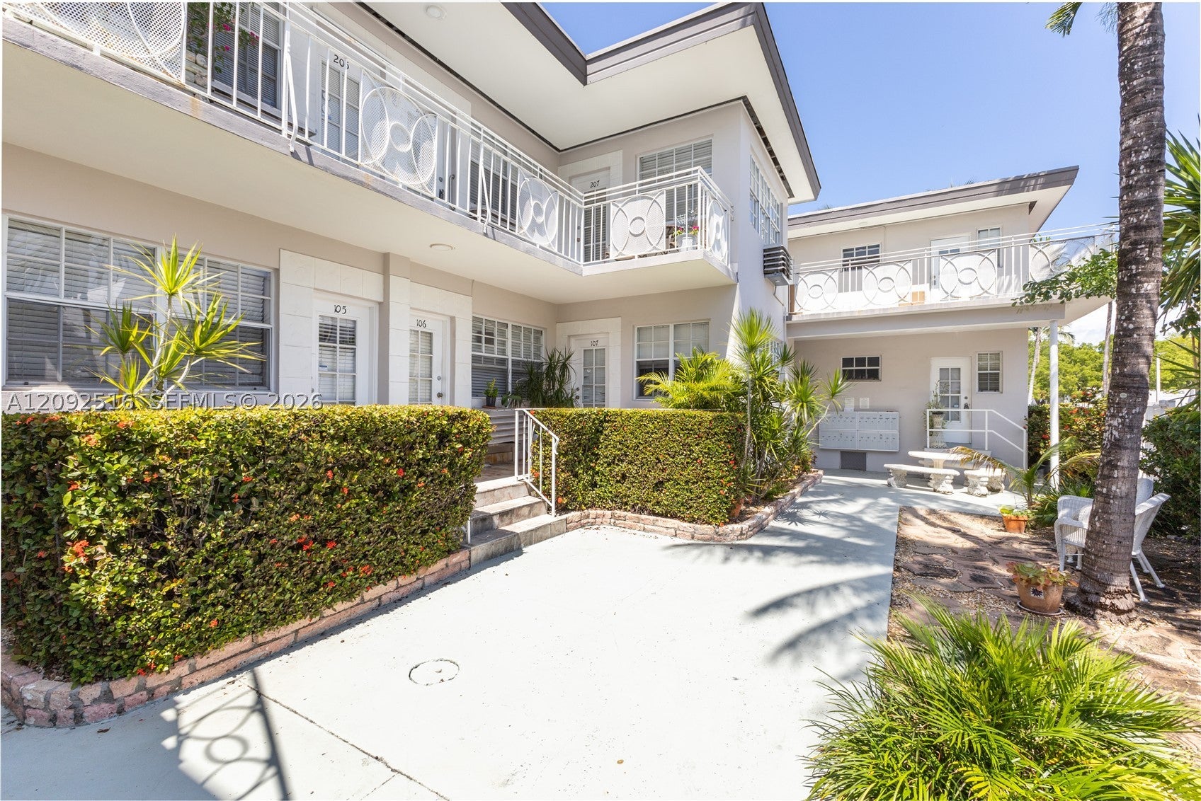 717 Espanola Way 207