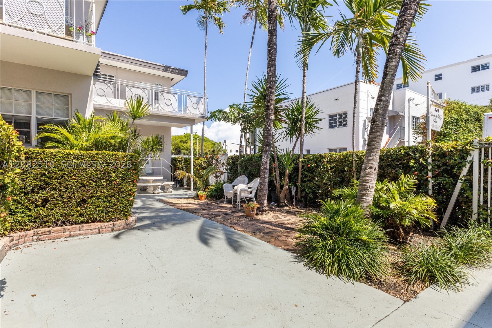 717 Espanola Way 207