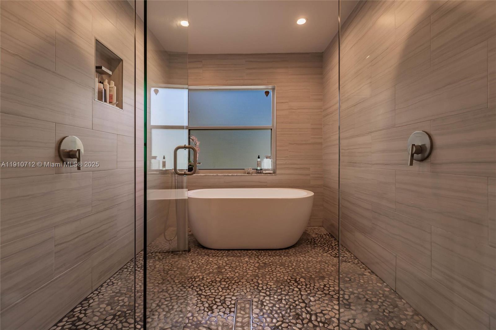 REPLAT OF COUNTRY LAKES - Residential