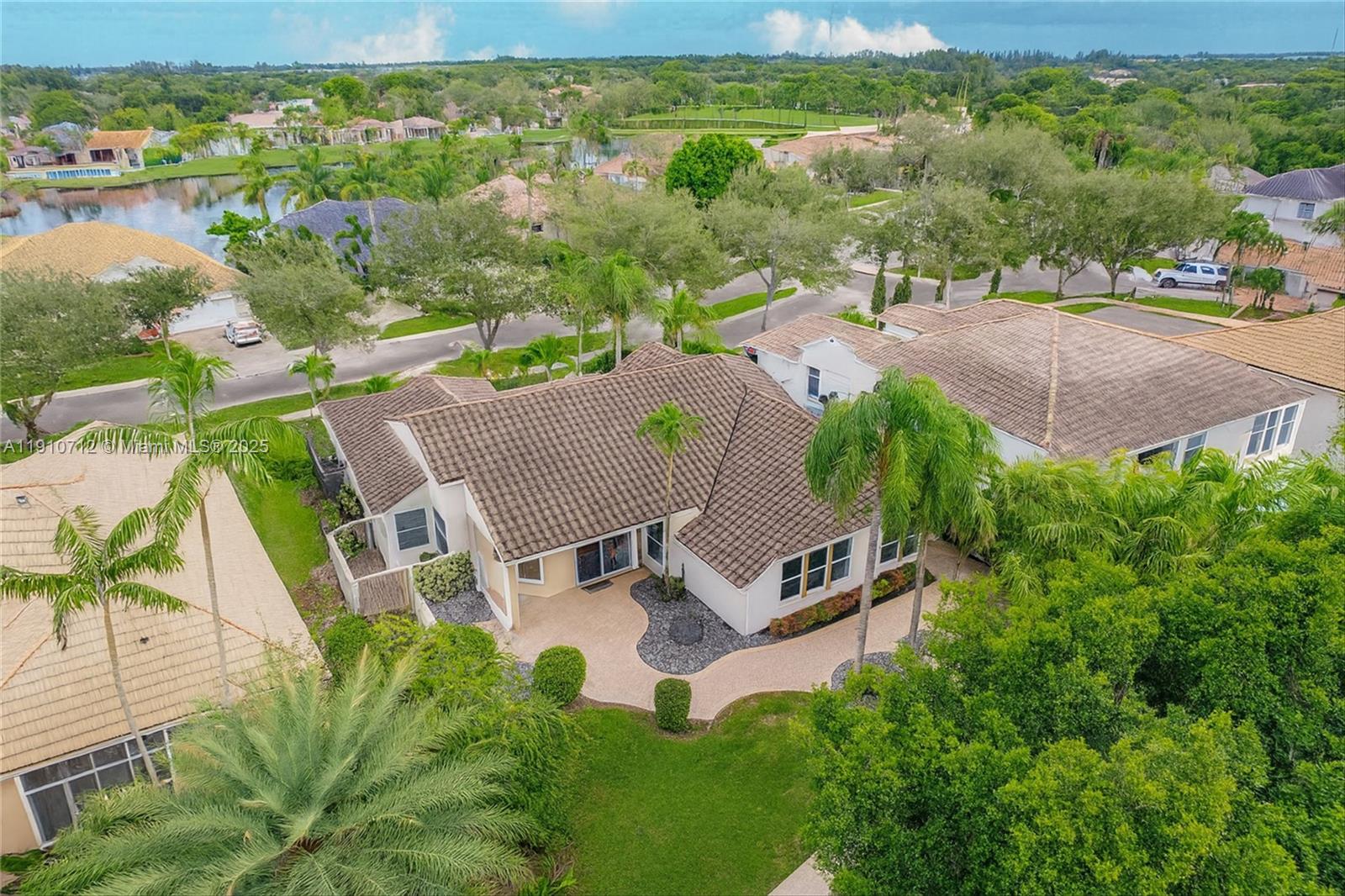 REPLAT OF COUNTRY LAKES - Residential