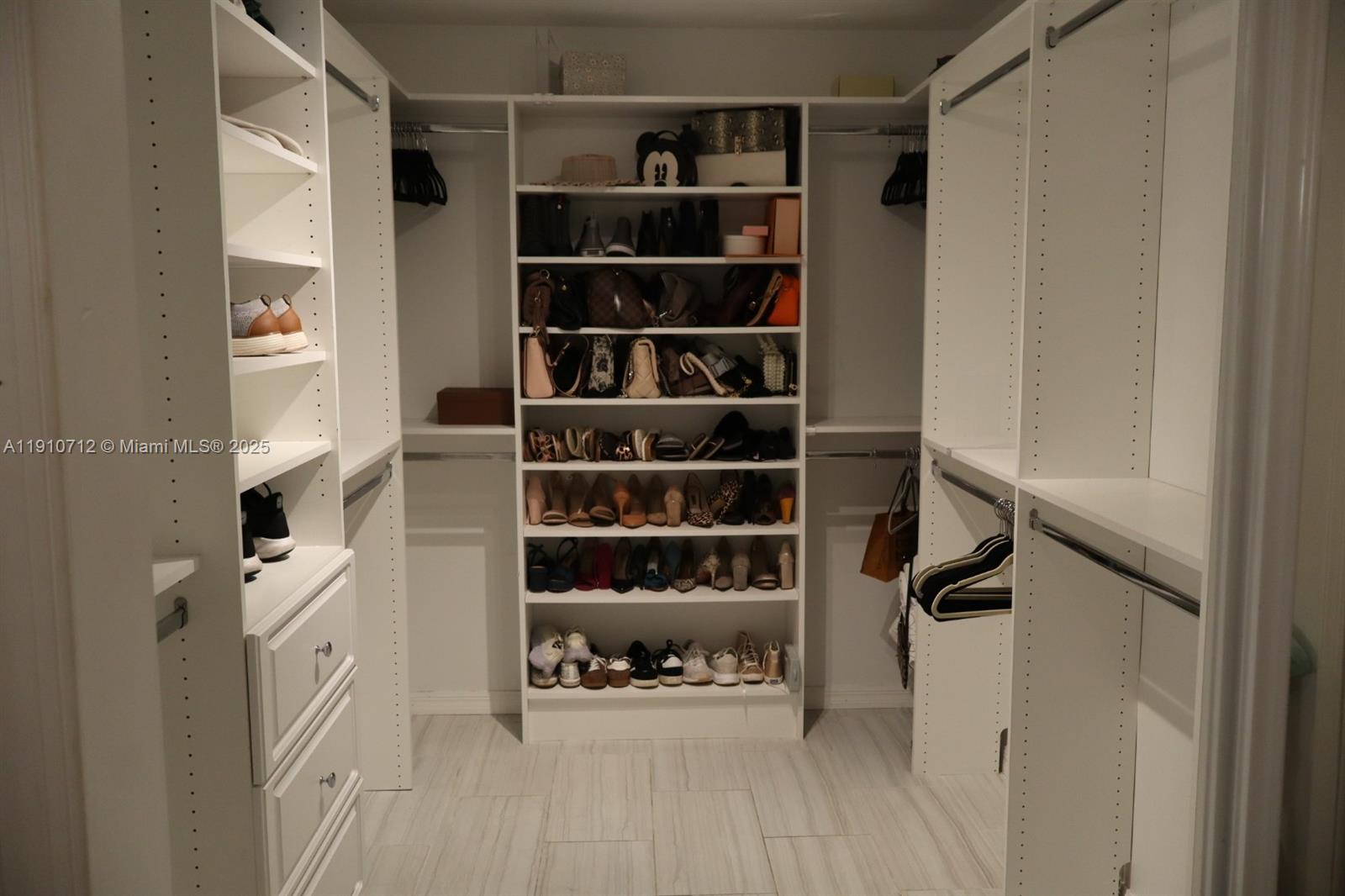 REPLAT OF COUNTRY LAKES - Residential