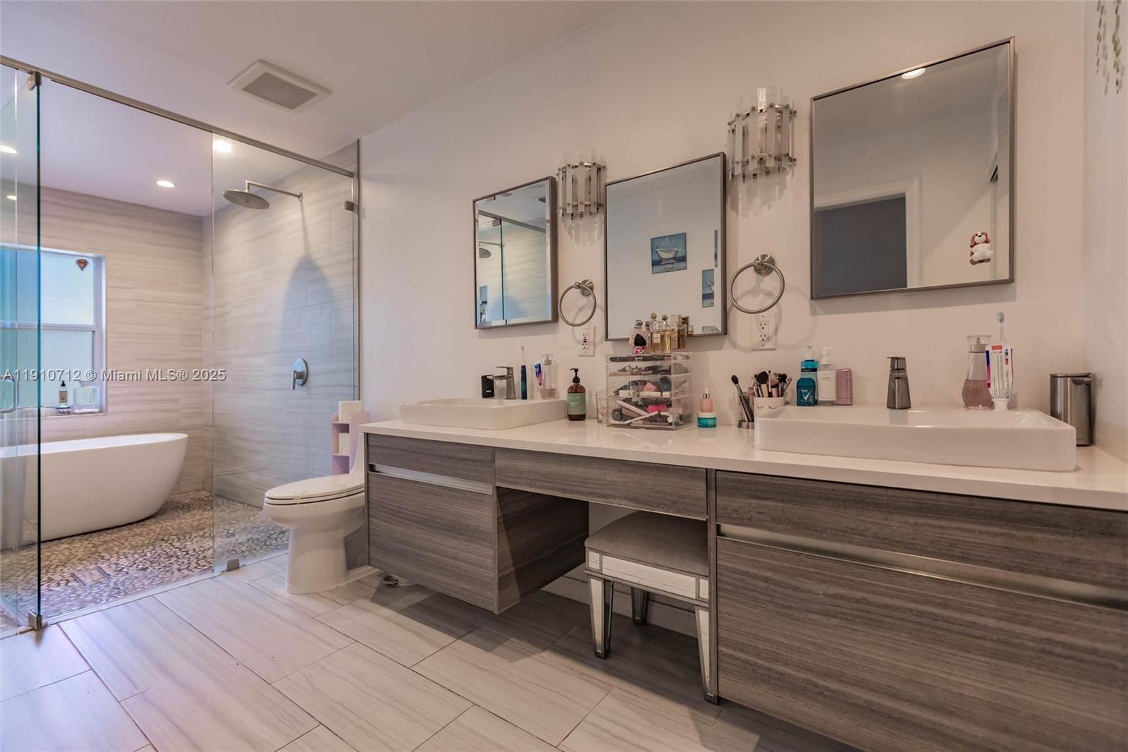 REPLAT OF COUNTRY LAKES - Residential