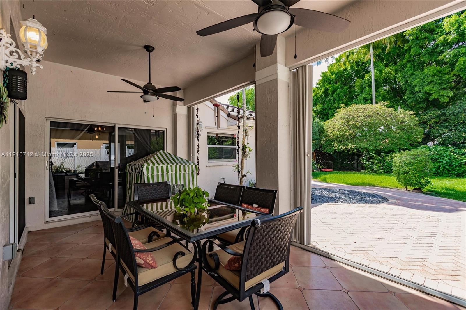 REPLAT OF COUNTRY LAKES - Residential