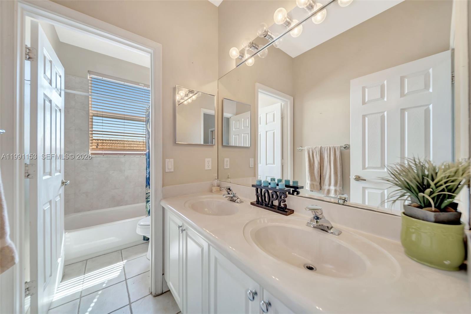 SUNSET LAKES PLAT TWO - Residential