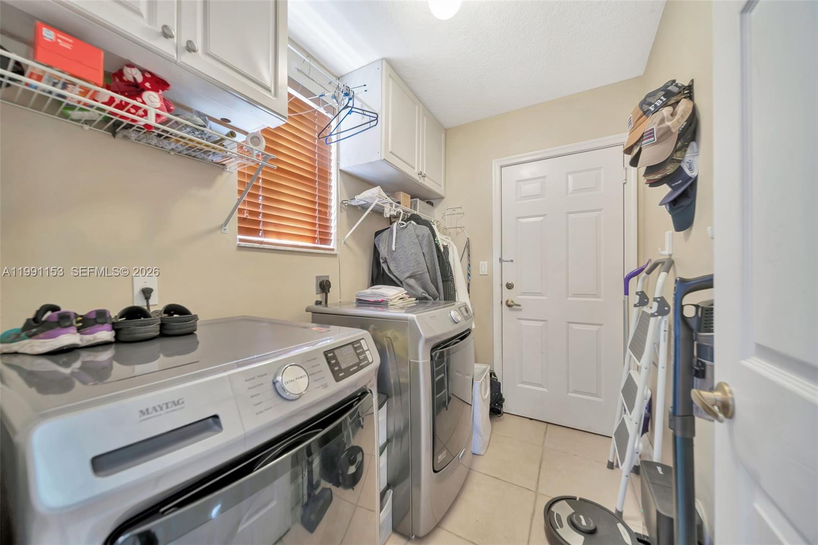 SUNSET LAKES PLAT TWO - Residential