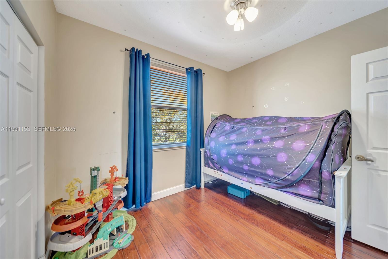 SUNSET LAKES PLAT TWO - Residential