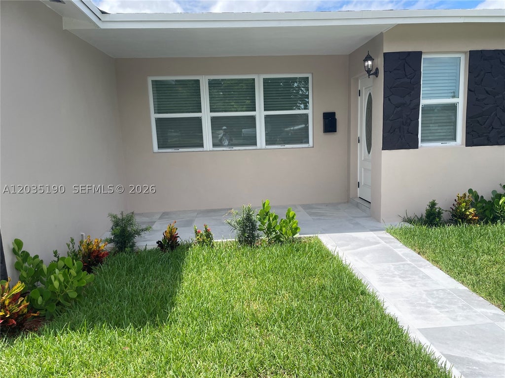 Photo of 4241 Thomas St, Hollywood, FL 33021 (MLS # A12035190)