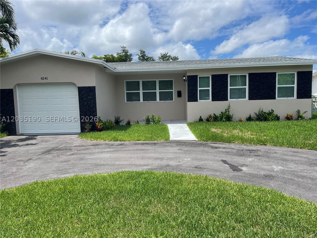 Photo of 4241 Thomas St, Hollywood, FL 33021 (MLS # A12035190)