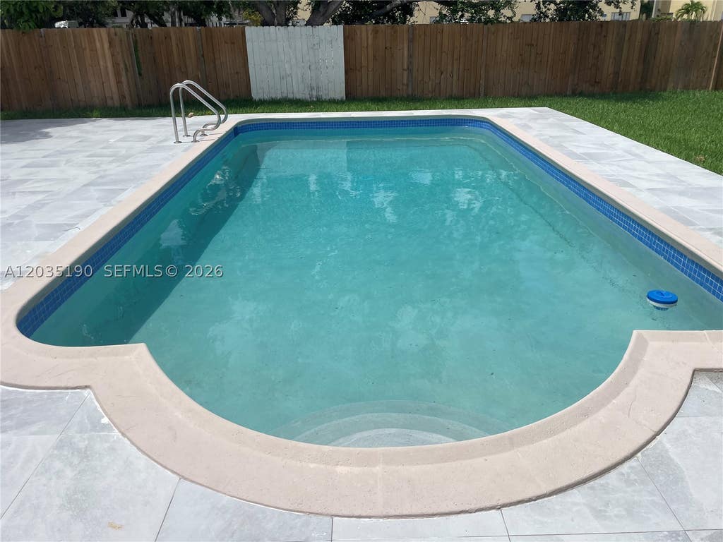 Photo of 4241 Thomas St, Hollywood, FL 33021 (MLS # A12035190)