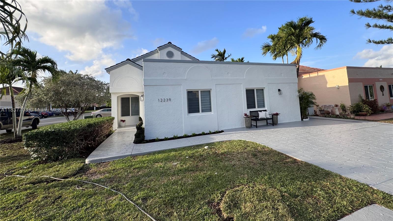 12239 NW 7th St, Miami, FL, 33182/$597,800 2 12239 NW 7th St