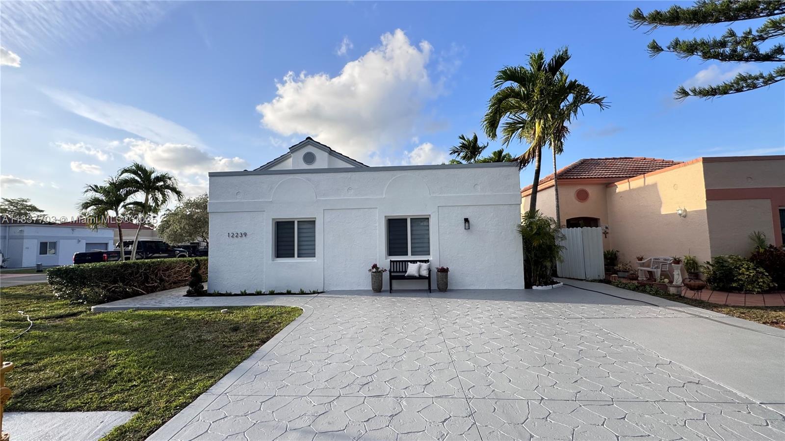 12239 NW 7th St, Miami, FL, 33182/$597,800 4 12239 NW 7th St