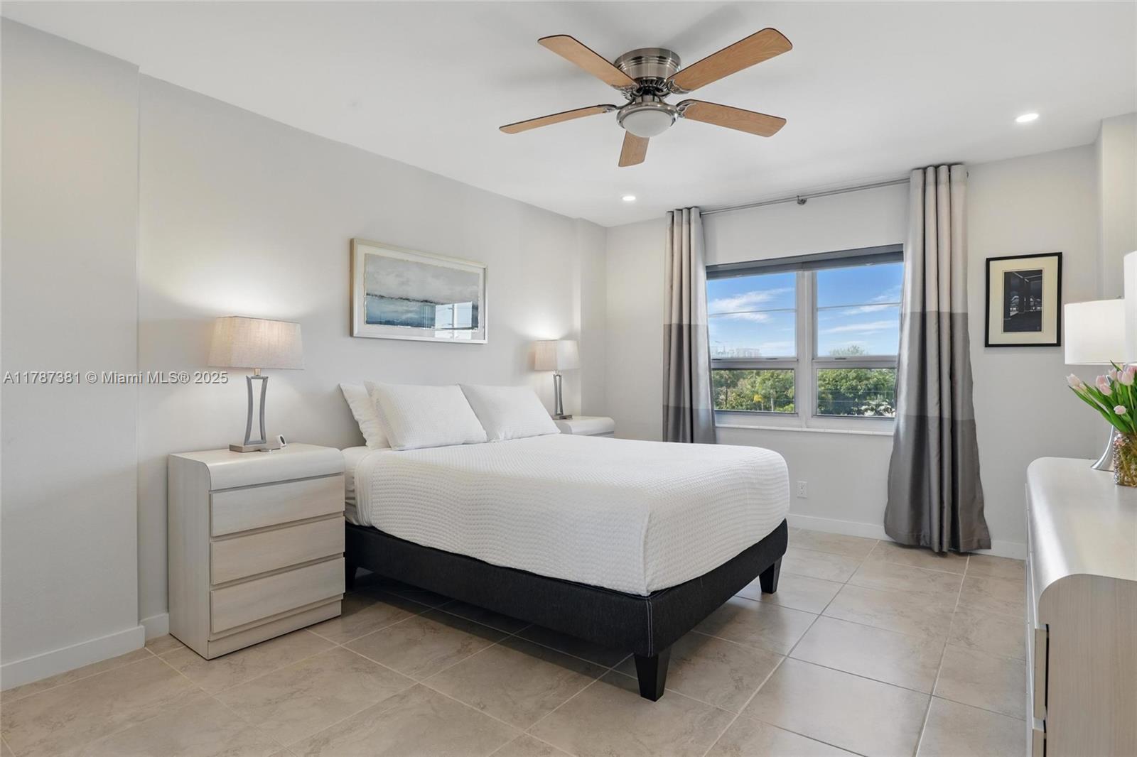 CORAL LAKE TOWER CONDO - Residential
