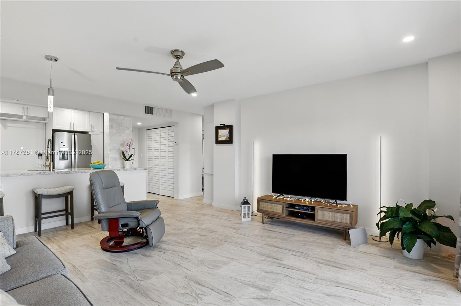 CORAL LAKE TOWER CONDO - Residential