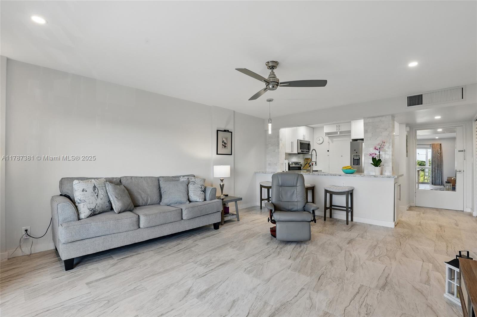 CORAL LAKE TOWER CONDO - Residential
